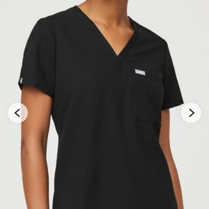 Catarina Figs black one pocket scrub top